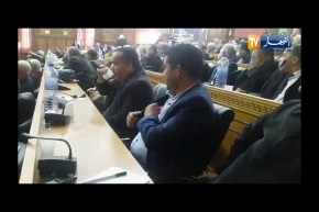 وزير الطاقة يدعو إلى التوقف عن التصوير خلال اجتماعه بالمجتمع المدني للسماع إلى إنشغالاتهم