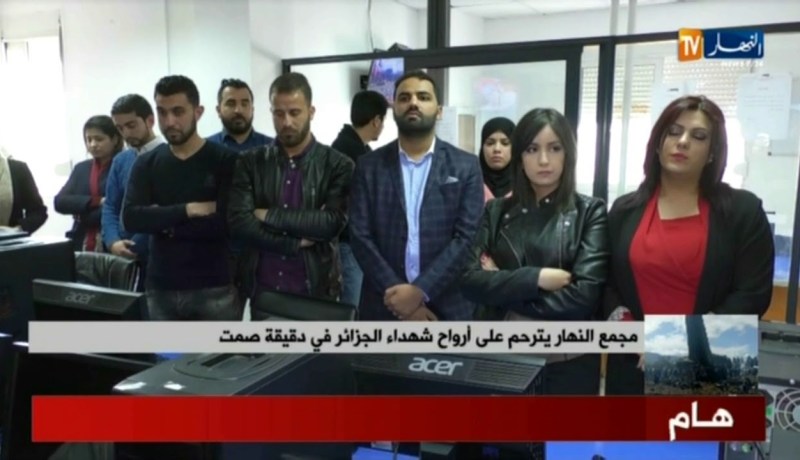 صحفيّو تلفزيون النهار يقفون دقيقة صمت ترحّما على ضحايا حادث الطائرة !!