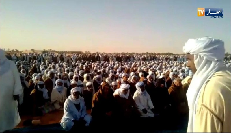 تشييع جنازة الشيخ محمد الدباغي شيخ زاوية “تنركوك” بأدرار وسط حضور جماهيري مهيب