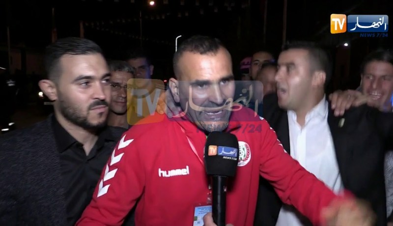 حصري للنهار: أنصار الخضر يشيدون ببلماضي ويبدون فرحتهم بالأداء الرجولي للّاعبين