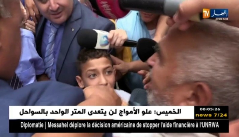 العاصمة: طفل يجبر زوخ على زيارة منزلهم المهدد بالإنهيار بالقصبة ويدافع عن والده