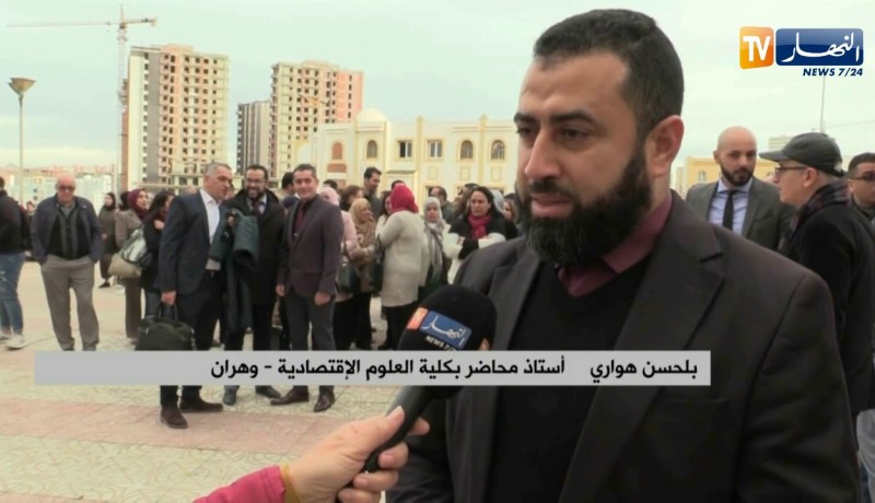 وهران: أساتذة و طلبة يحتجون بعد تعرض أستاذ للضرب من طرف طالب