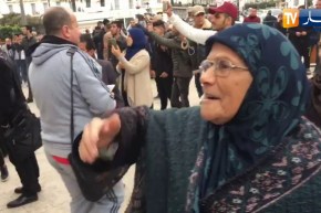 أساتذة وموظفي التكوين المهني في مسيرة سلمية رفضا لتأجيل الإنتخابات