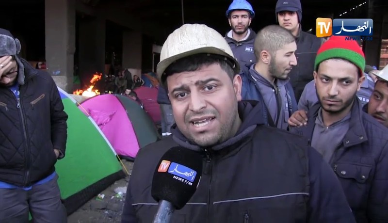 عمال مركب سيدار الحجار يواصلون إعتصامهم بعنابة