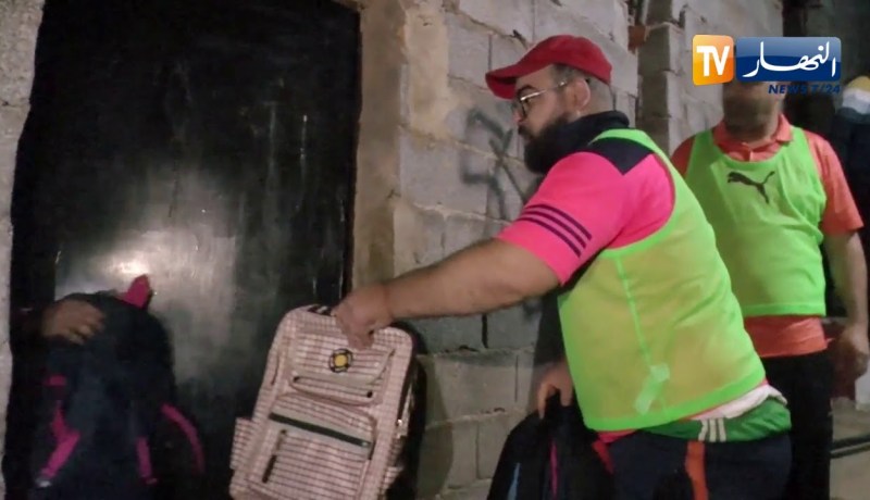 راديوز تتنقل لمناطق الظل لتوزيع اللوازم الدراسية لأبناء العائلات المعوزة