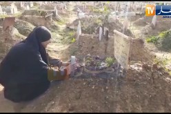 أم شيماء من أمام قبر إبنتها تبكي بحرقة..حرقولي قلبي كيفاش راني راحلة اليوم