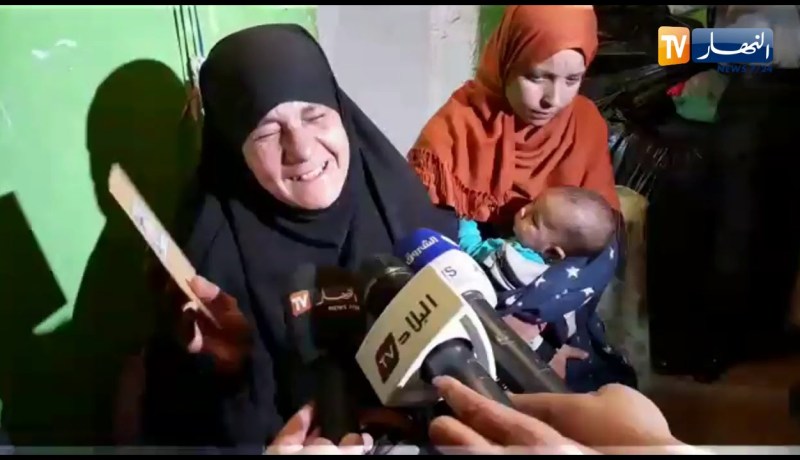 أم شيماء تتسلم مفاتيح مسكنها الجديد وتوجه رسالة لرئيس الجمهورية:”راهي ابنتكم جيبولها حقها”