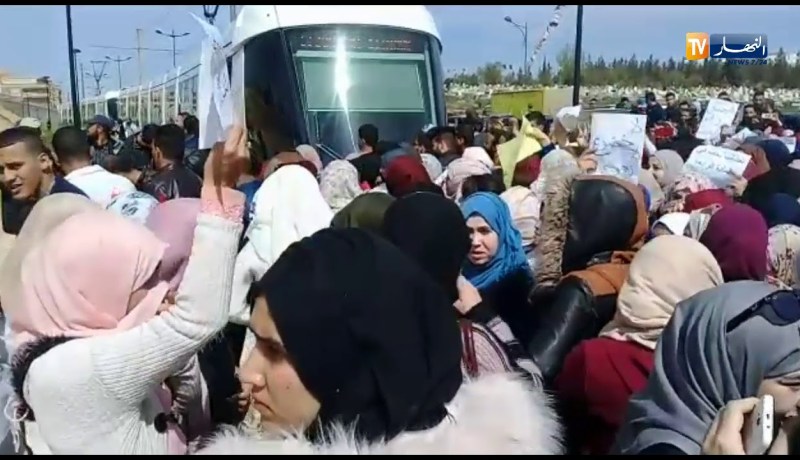 قسنطينة: طلبة المدرسة العليا للأساتذة في مسيرة وطنية