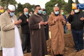 شـــاهد .. دعاء مؤثر على روح الفقيد عيسى ميقاري وأصدقاؤه يتأثرون ويبكونه بحرقة