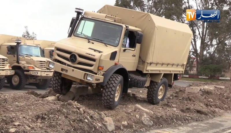 شاهد..قوة الشاحنات الخاصة بالجيش الشعبي الوطني من نوع “مرسيدس”