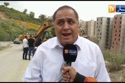 شاهد.. الأمطار والوزن الثقيل يتسببان في تشقق طريق بالقرب من مشروع 7000 سكن عدل بالبليدة