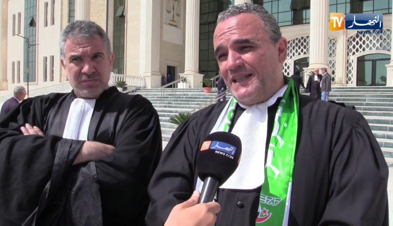 محامو وهران في وقفة احتجاجية أمام مقر مجلس القضاء الجديد