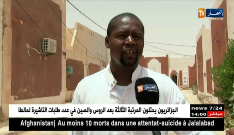 أدرار: تجربة حية لقلي البيض تحت أشعة الشمس