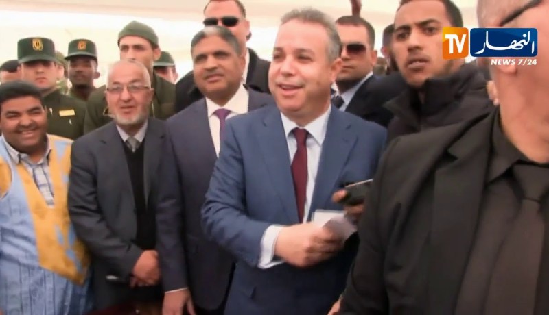 تندوف/ وزير السكن يعطي إشارة إنطلاق أشغال التهيئة لحي الوفاق والوئام