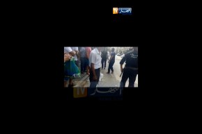 عنابة: شاب تحت تأثير المخدرات يرشق المارة بالحجارة ويحدث هلعا وسط شارع خميستي محمد