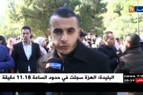 طلبة المدرسة العليا للسياحة يحتجون أمام مقر المدرسة بفندق الأوراسي