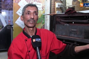 الدجاج المشوي على الرمل…وصفة “طارق السوفي” لمغازلة الزبائن