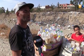 عين تموشنت/ “غالم”..يجمع قارورات بلاستيكية فارغة لكسب لقمة الحلال