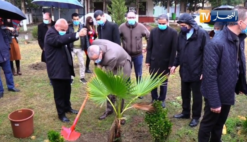 وزير التعليم العالي يطلق حملة التشجير بالمدرسة العليا للإعلام الآلي بالحراش