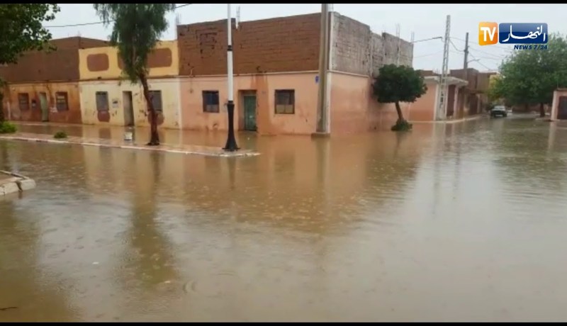 ولاية النعامة تغرق بالمياه جراء تساقط أمطار غزيرة وغياب البالوعات