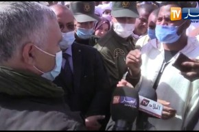 سكان قرية الزاوية بدائرة انغر بدون ماء و يواجهون المدير المنتدب للموارد المائية امام والي تمنراست