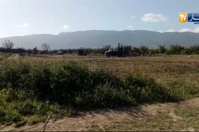 ردم الحفرة التي أحدثتها الطائرة المنكوبة