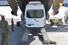 دفاع:  نقل 10 حافلات لفائدة النيجرعلى متن طائرات عسكرية بتمنراست