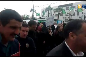 عمال البلديات ومديرية النشاط الاجتماعي في مسيرات سلمية بالبويرة