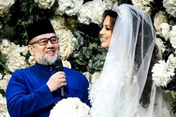 بعد زواج مثير للجدل.. ملك ماليزيا السابق يطلق زوجته بالثلاث!