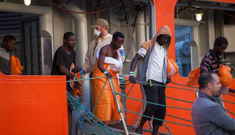 خفر السواحل الإيطالي ينقذ أكثر من آلاف مهاجر في البحر المتوسط