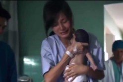 فيديو رائع لرضيع متوفي تحتضنه أمه ثم يبدأ بالبكاء