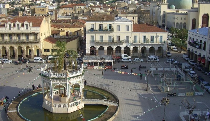 حملة دهن وتزيين واسعة تشهدها مدينة الورود لاعادة بريقها