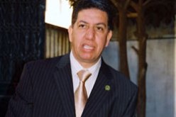 القاعة الشرفية تتحول إلى معبر لأصحاب الهدايا