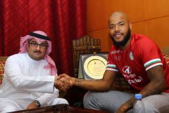 بالصور.. مبولحي يجتاز الفحص الطبي بنجاح ويُرسم تعاقده مع الإتفاق