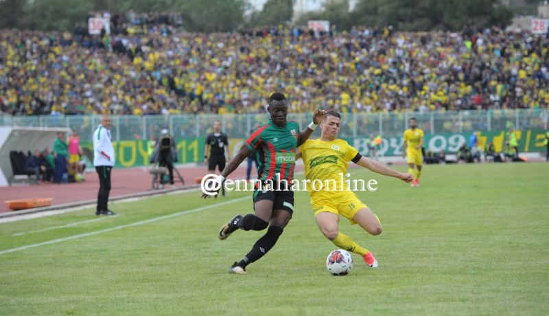 العميد والكناري يفترقان على التعادل السلبي في الشوط الأول