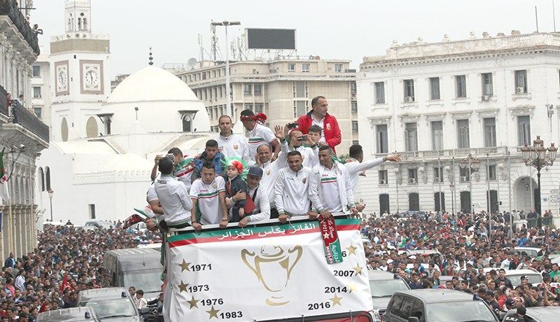 حداد ورضا مالك يحتفلان بتتويج المولودية