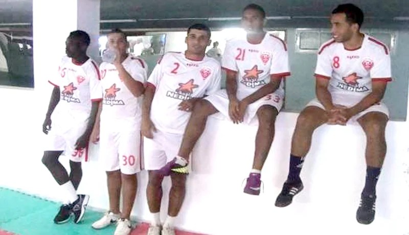 مولودية وهران في‮ ‬رحلة البحث عن منافس ثالث ولوك‮ ‬غير راضٍ‮ ‬عن عناصره‮ ‬