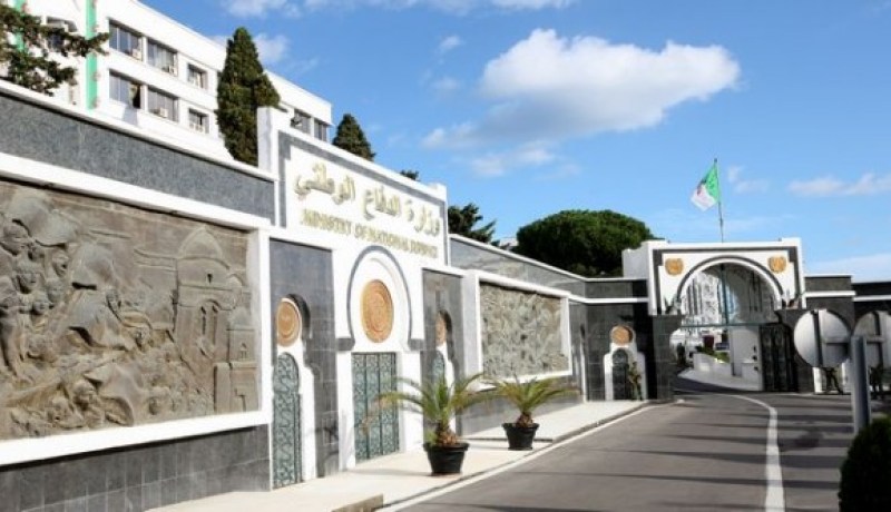 الجيش يكشف مخبأ للأسلحة ببرج باجي مختار