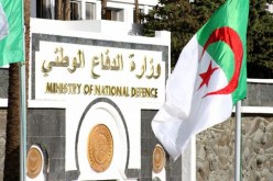 الجيش يوقف مهرب ويسترجع كلاشينكوف بعين قزام