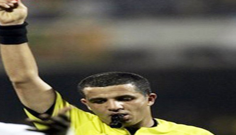 الحكم الجزائري بنوزة يدير أول مباراة له في الكان