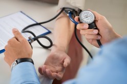 تحقيق وزاري حول تعامل مشبوه لطبيب مع شركات إنتاج أدوية وحليب الأطفال في باتة