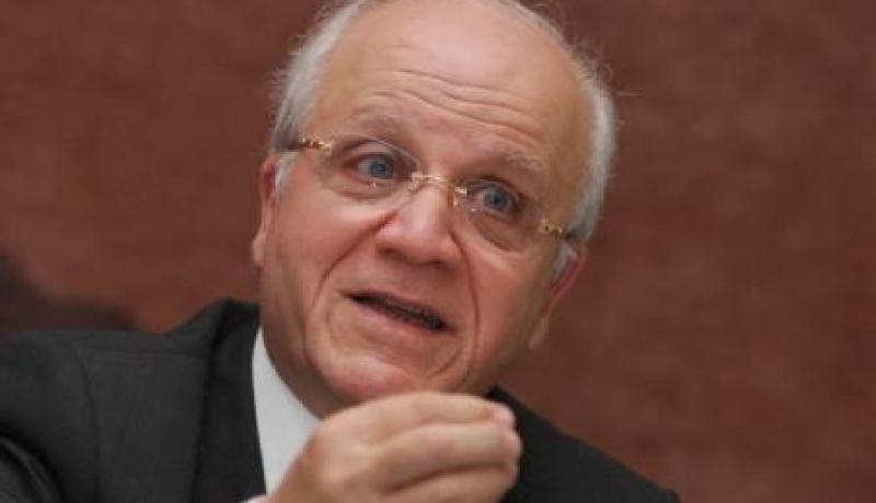 بيروقراطية السيدة القنصل