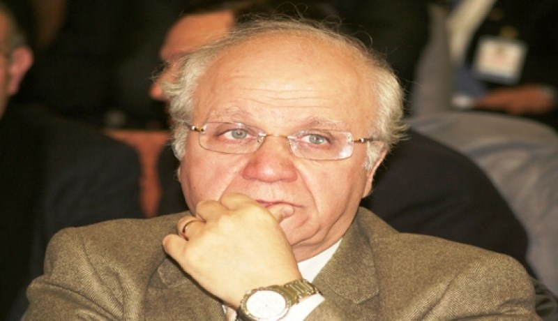 يعوّل على اليتيمة لمواجهة الجزيرة