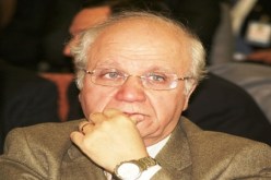 سفارة بدون علَم وصورة الرئيس