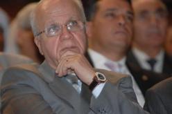 مكتبة عربية بالجزائر وجامعة عربية بمصر..!