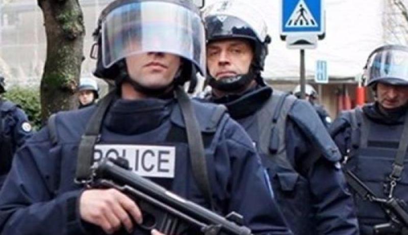 السجن لشرطي صفع مهاجرا في فرنسا