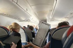 بالفيديو..هبوط إضطراري عنيف لطائرة بسبب المطبات الهوائية