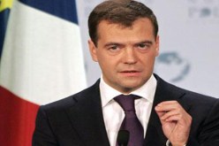 ميدفيديف يدافع عن خطة لعودة بوتين للرئاسة