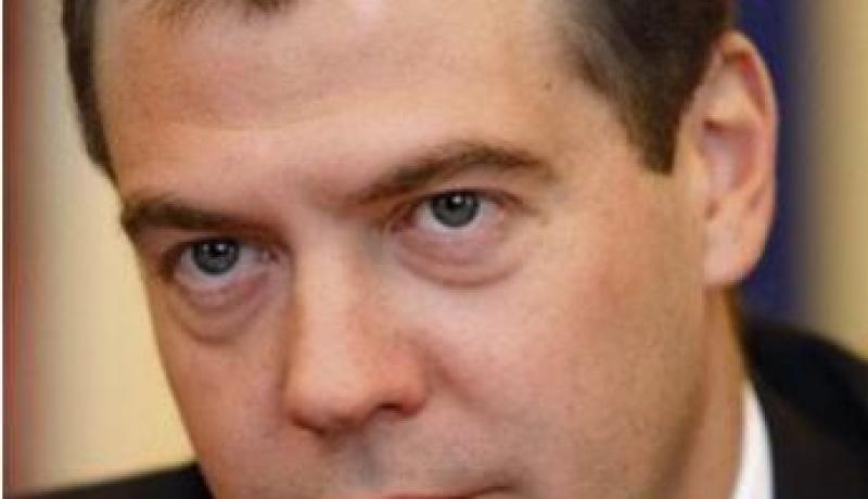 ميدفيديف يدعو الى فرض ضريبة خاصة على شركات النفط لتمويل صندوق ضد  التلوث