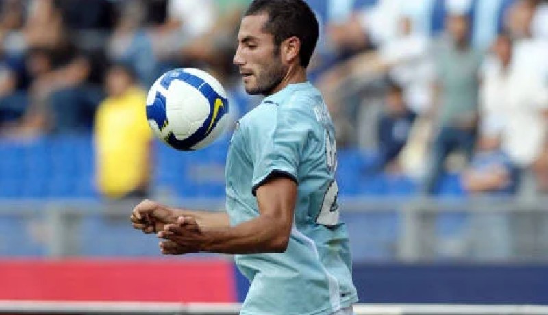 نادي ويسلا كاراكوفا البولوني مهتم بخدمات مراد مغني